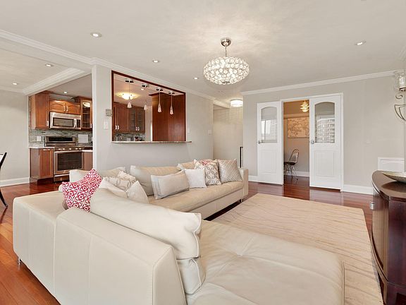 4th image of 1402-10201 Grosvenor Pl #1402