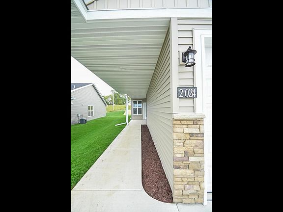 2nd image of 2024 Longhorn Ln
