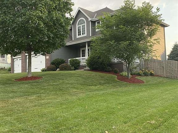 3rd image of 604 Fleetwood Dr