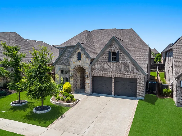 740 Dover Dr — Photo 5