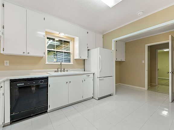 5th image of 2600 Broadmoor Pl