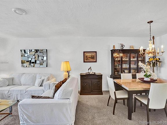 5th image of 2841 Somerset Dr APT 218