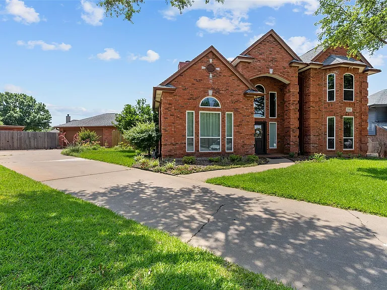 2136 Brownstone Ct — Photo 2