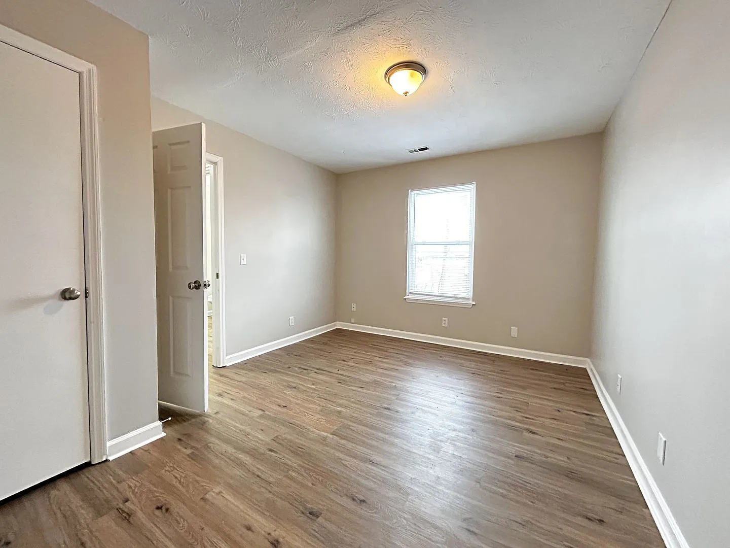 Bainbridge Townhomes — Photo 2