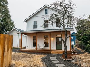 948 3rd St, Blaine, WA