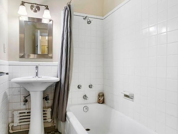 5th image of 220 Madison Ave APT 5K