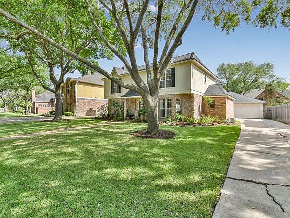 3rd image of 20715 Castle Bend Dr