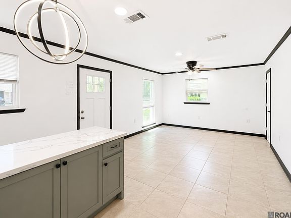 3rd image of 5785 Crestway Ave
