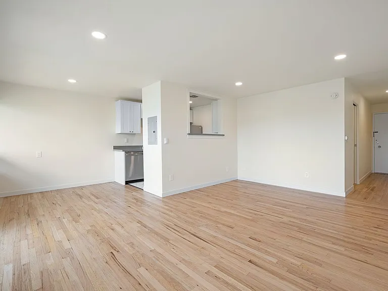 Bel Air Apartments — Photo 4