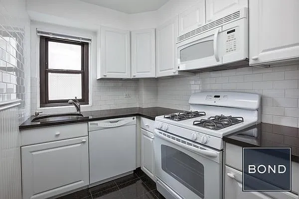 Sold by Bond New York | media 5