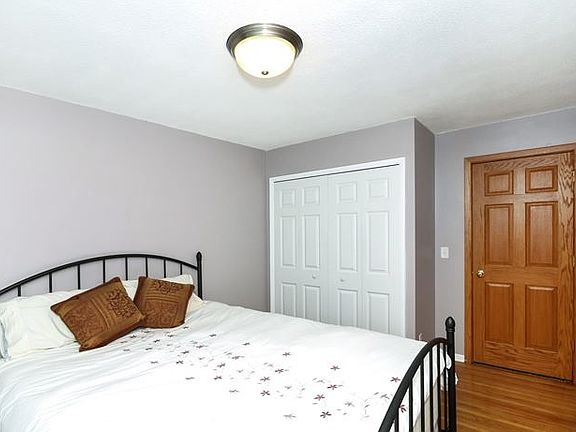 2nd image of 10916 Hillsboro Ave N