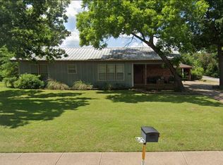 600 S 3rd St, Grandview, TX 76050