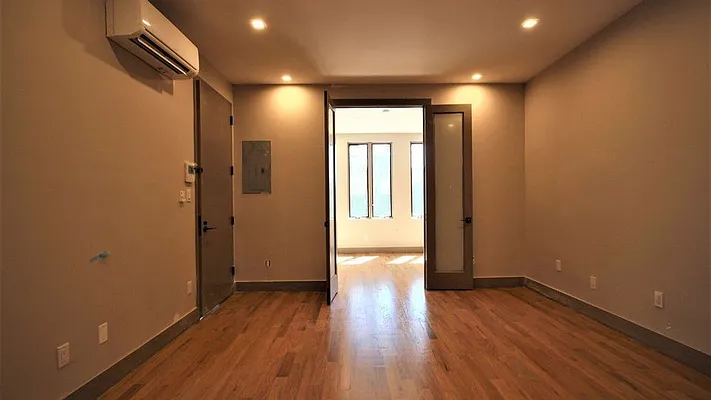 Rented by Nooklyn NYC LLC | media 32
