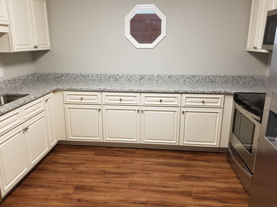 2nd image of 9 Lauren Ct