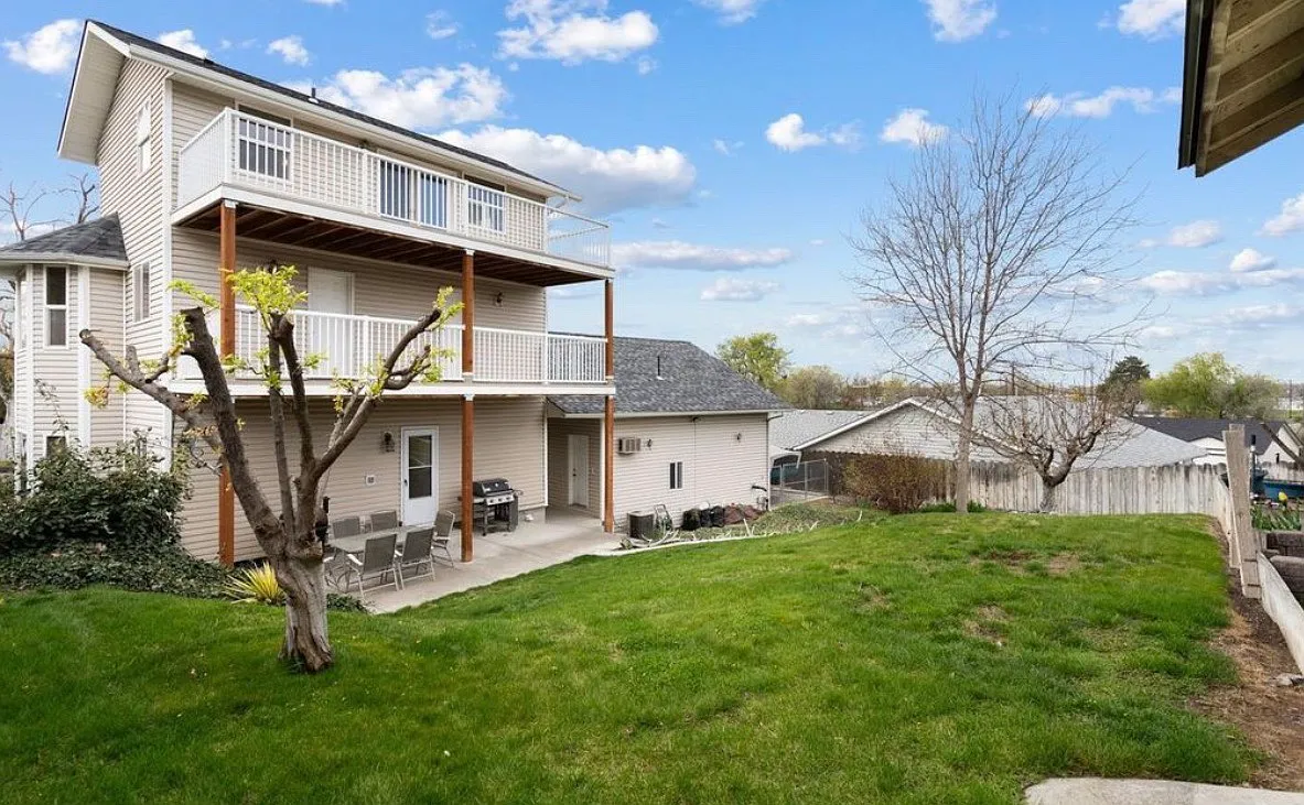 3 bed, 2217 sqft, $2,800 — Photo 4