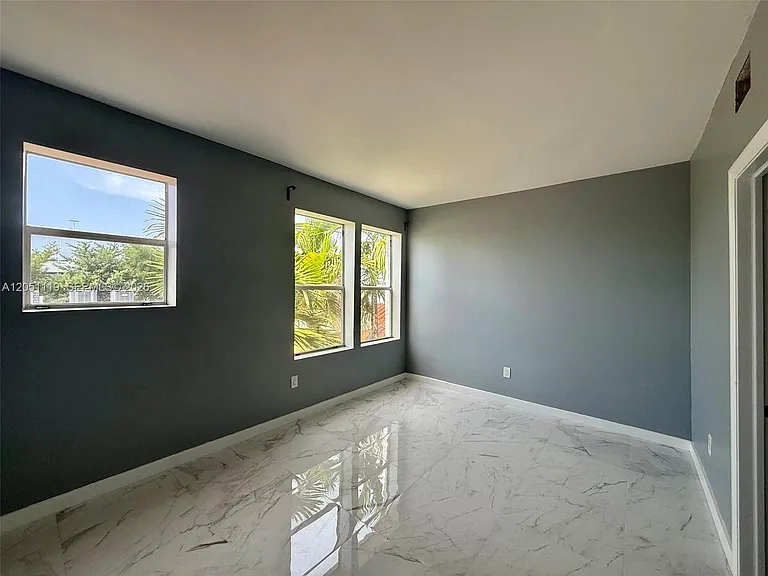 1027 Pennsylvania Ave #302 — Photo 12
