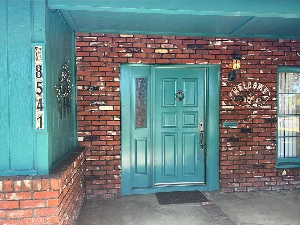 8541 Orangewood Ave