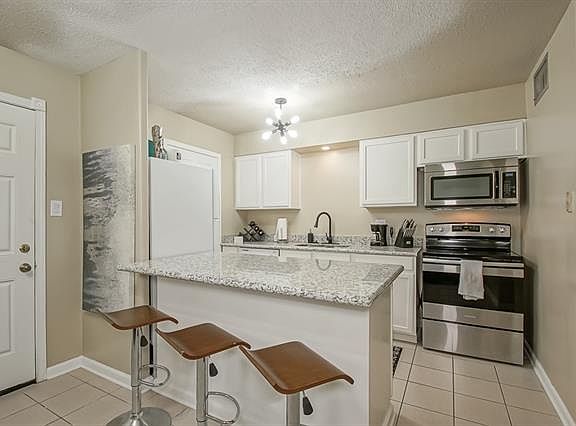 5th image of 19 Houmas Pl APT B