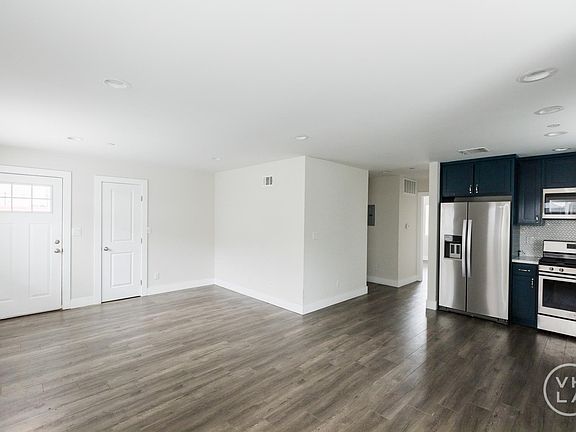 4th image of 3650 Percy St