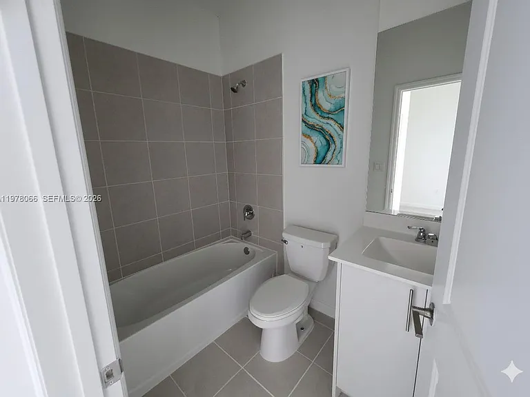300 SE 10th Ct #300 — Photo 12
