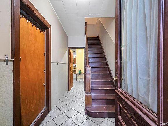 3rd image of 634 E 3rd Street