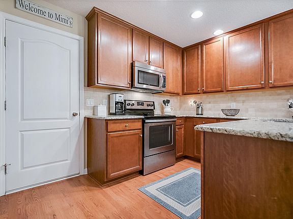 3rd image of 434 Walnut Dr