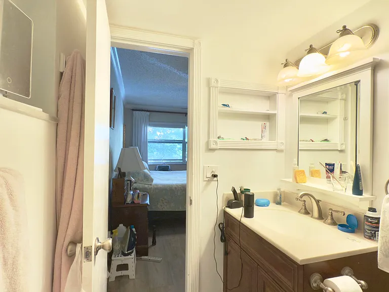 1200 SW 12th St #305 — Photo 22