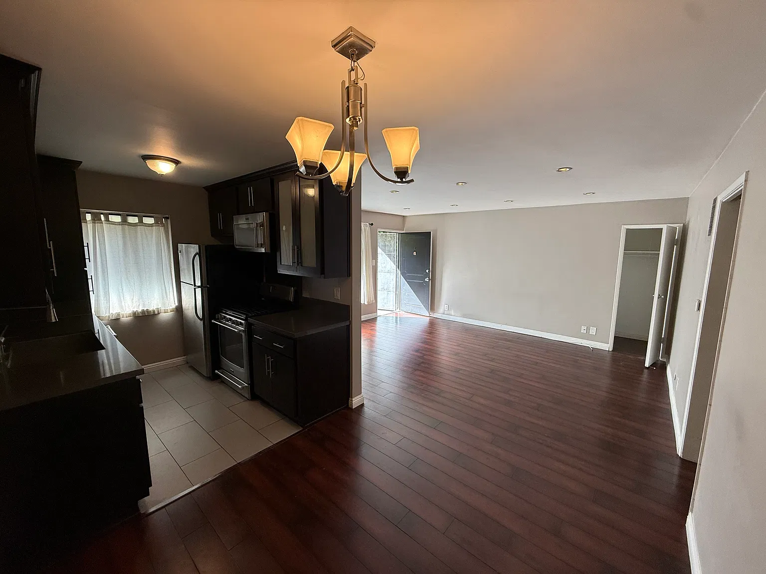 1 bed, 895 sqft, $2,295 — Photo 4