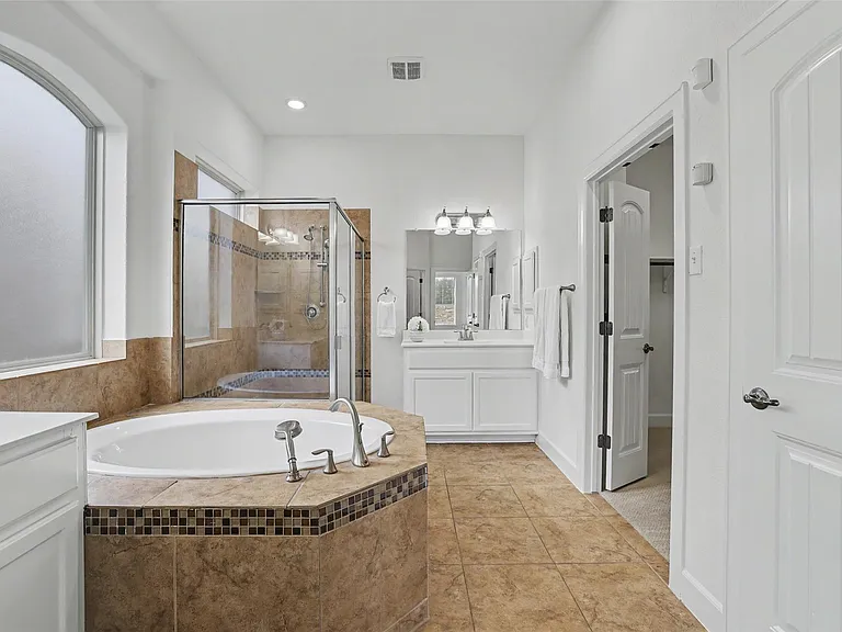 213 Southern Cross Dr — Photo 24
