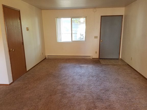 3rd image of 914 S Jefferson St APT 1