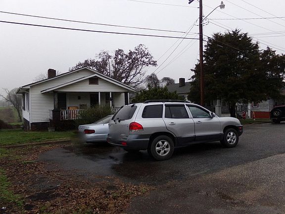 3rd image of 904 McLaughlin St