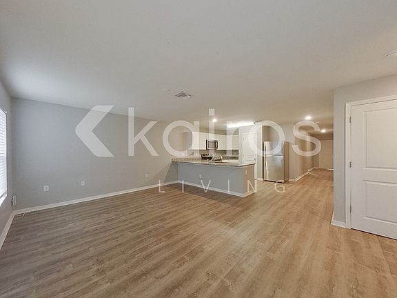 3rd image of 3024 NE 1st Ave