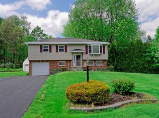4 Dawn Dr, Glenville, NY 12302
