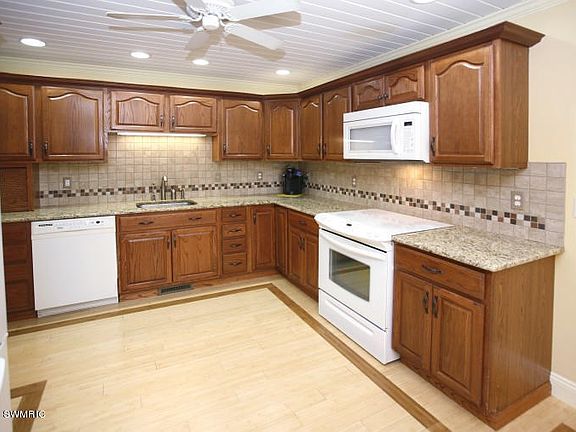 5th image of 4221 Autumn Joy St