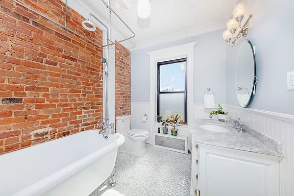 Sold by Avenue Sotheby's International Realty | media 17