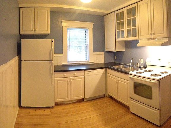 3rd image of 903 W Liberty St #2