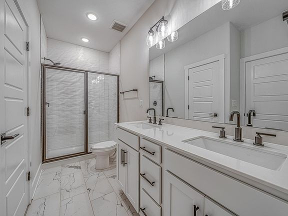 2nd image of 558 Herlong Ave #02baf8443