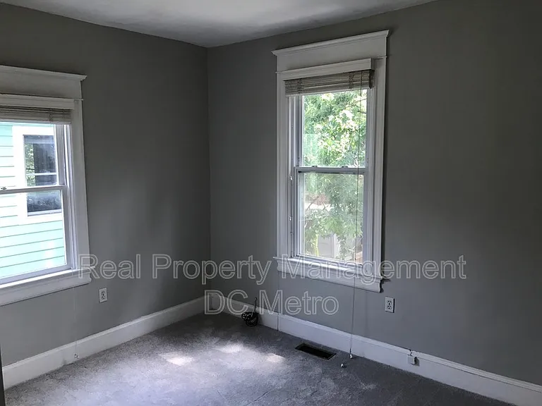 309 9th St NE — Photo 18