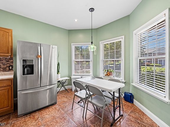 5th image of 708 E Front St #2