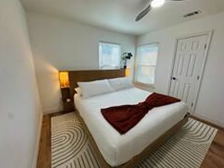 200 Parkview Dr — Photo 11