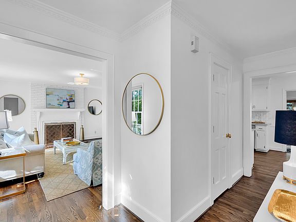 5th image of 15 Moultrie St