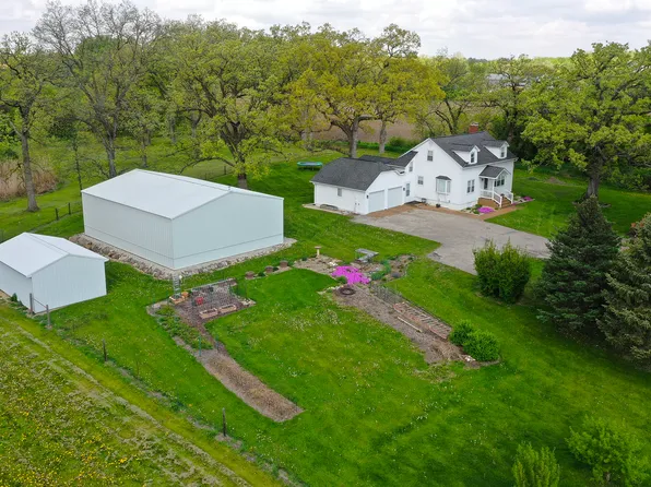 2205 Hartland Rd, Woodstock, IL 60098