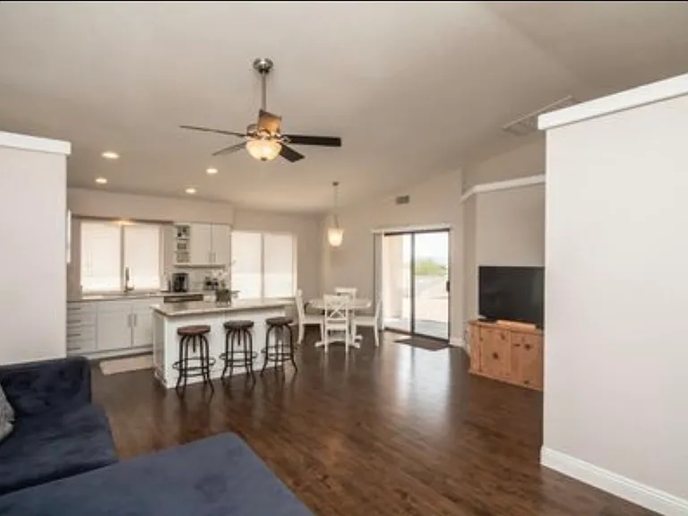 941 Saint Claire Dr — Photo 3