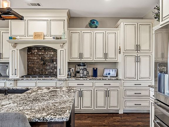 23rd image of 3001 Tulip Ln