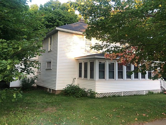 3rd image of 116 N Pioneer Ave