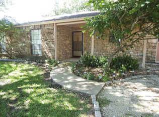 814 E White St, Hamilton, TX 76531