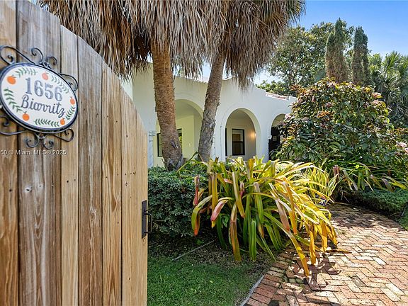 5th image of 1656 Biarritz Dr