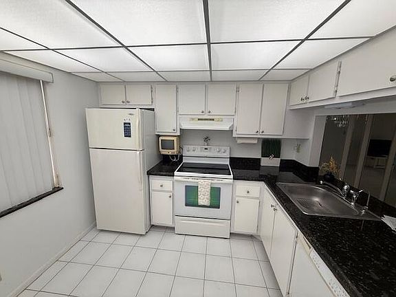 5th image of 10304 Sunrise Lakes Boulevard #202
