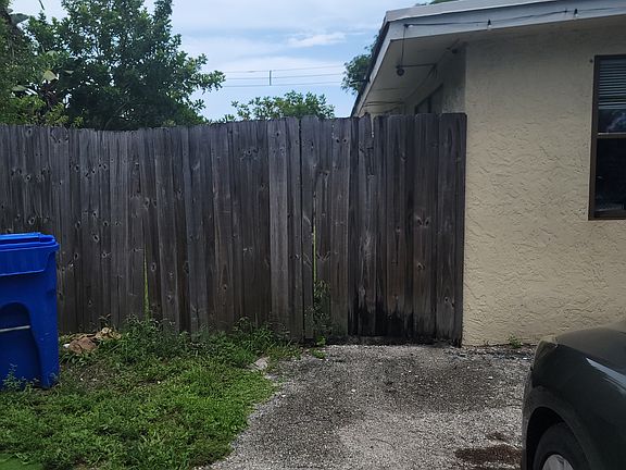 3rd image of 5220 NE 16th Ter