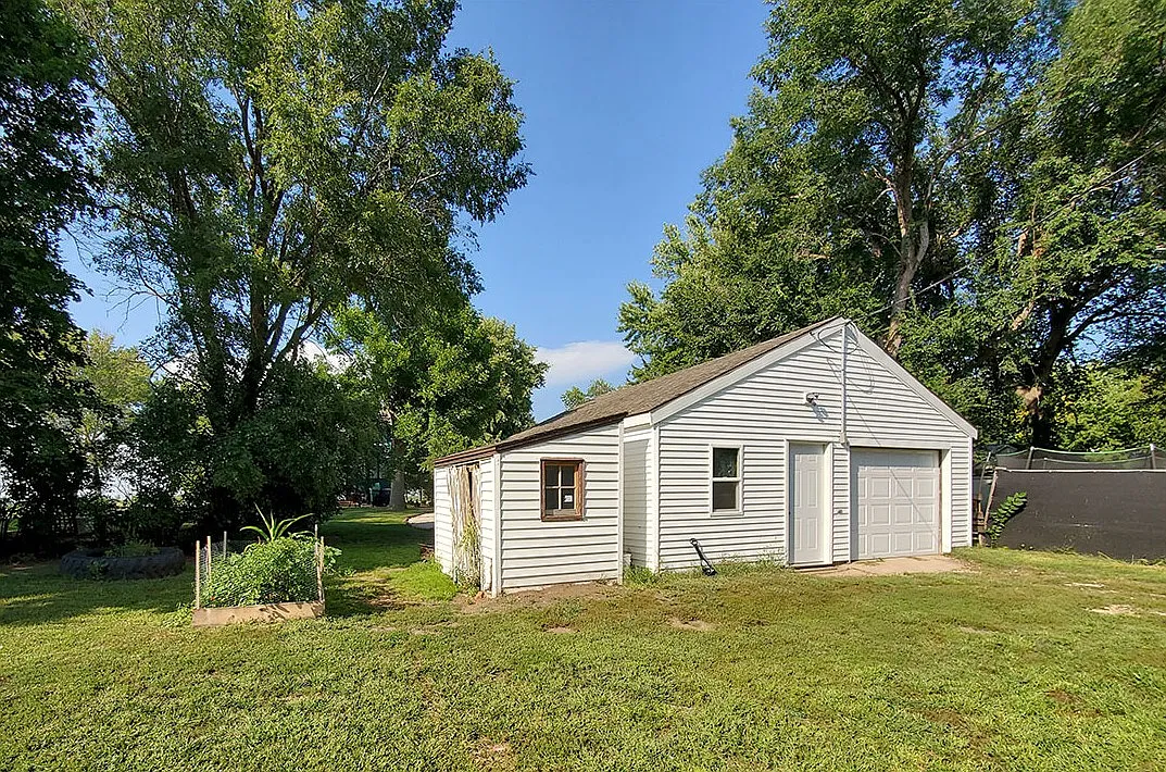 2 bed, 947 sqft, $825 — Photo 3